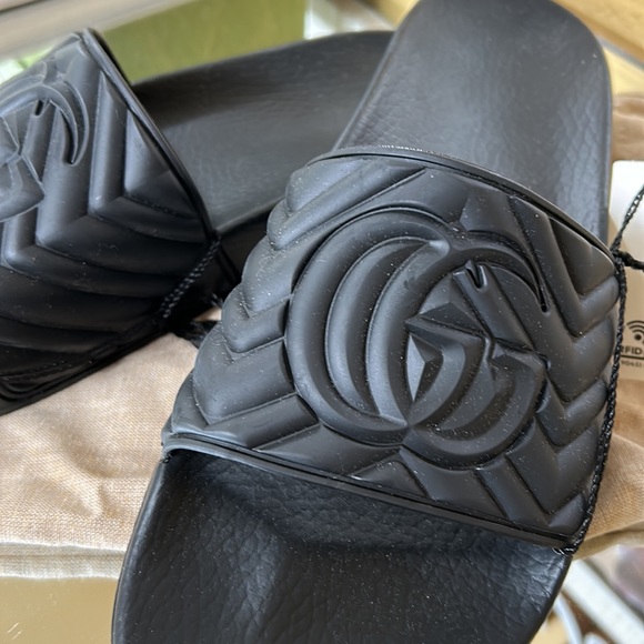Gucci GG Quilted Rubber slides size 10! - Picture 2 of 7